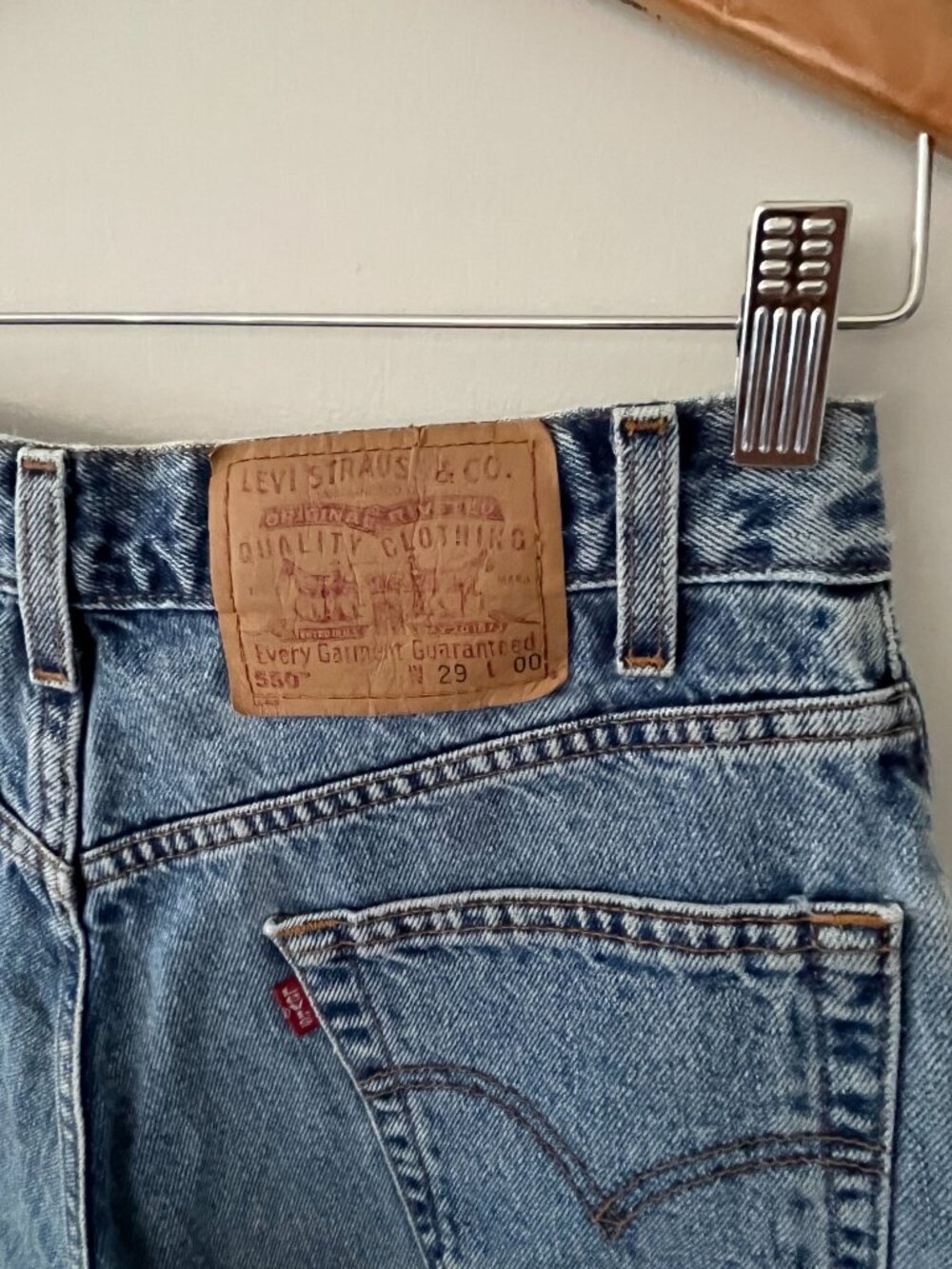 Vintage 90s Levi's 550 Cutoff Denim Shorts W29 Relaxed High Rise Raw Hem USA Sty - Picture 5 of 9